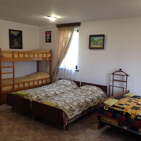 Family House Nichka Hotel Почаив Екстериор снимка